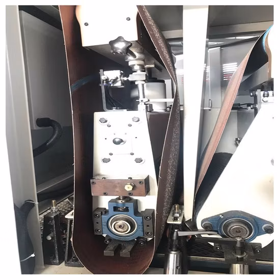 Деревообрабатывающее оборудование Фанерная мебель Калибровочная шлифовальная машина из массива дерева Калибровочная шлифовальная машина Широкая ленточная шлифовальная машина